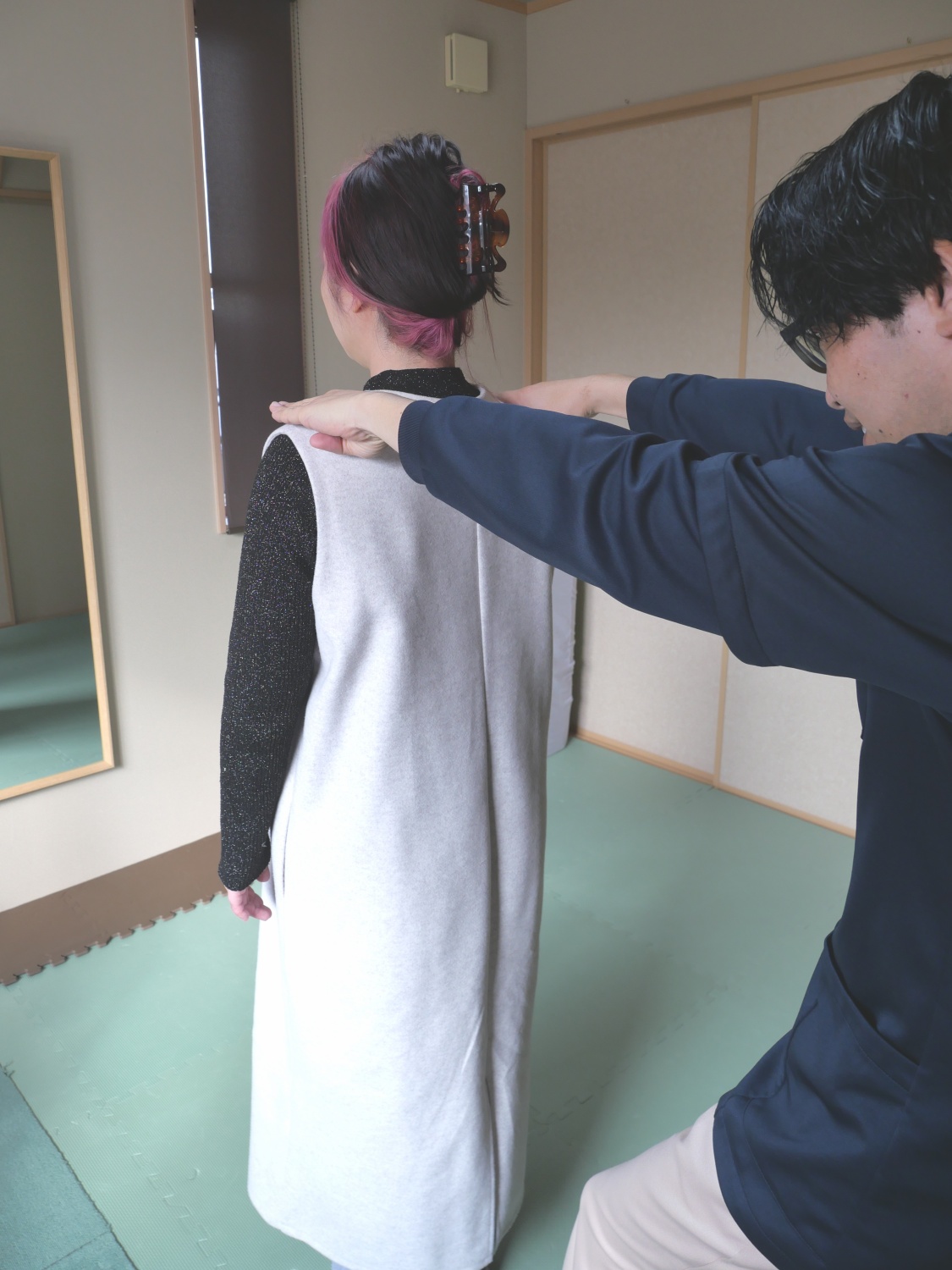 デスクワーカー必見！肩こり・腰痛をストレッチで軽減し、集中力を高めよう！